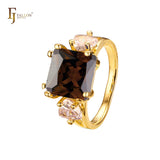 Anéis de noivado solitários de ouro 14K com zircônia cúbica colorida e lapidação esmeralda grande com dois zircônias cúbicas brancas