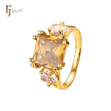 Anéis de noivado solitários de ouro 14K com zircônia cúbica colorida e lapidação esmeralda grande com dois zircônias cúbicas brancas