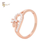 Blühende Zweige aus weißen Zirkonia-Ringen aus Roségold