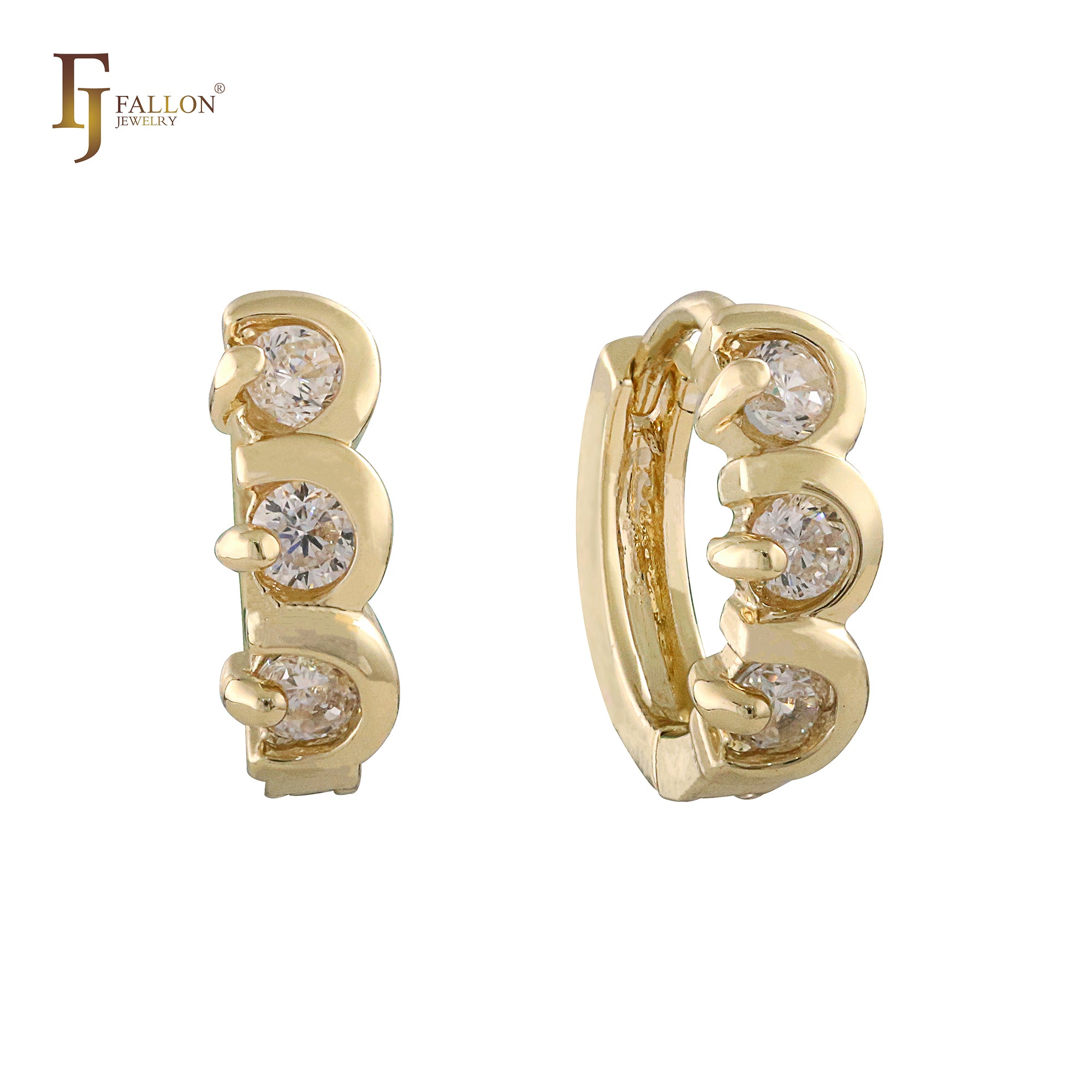 Pendientes huggie de tres piedras en oro rosa de 14 quilates.