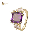 Anéis de noivado solitários de ouro 14K com zircônia cúbica colorida e lapidação esmeralda grande com dois zircônias cúbicas brancas
