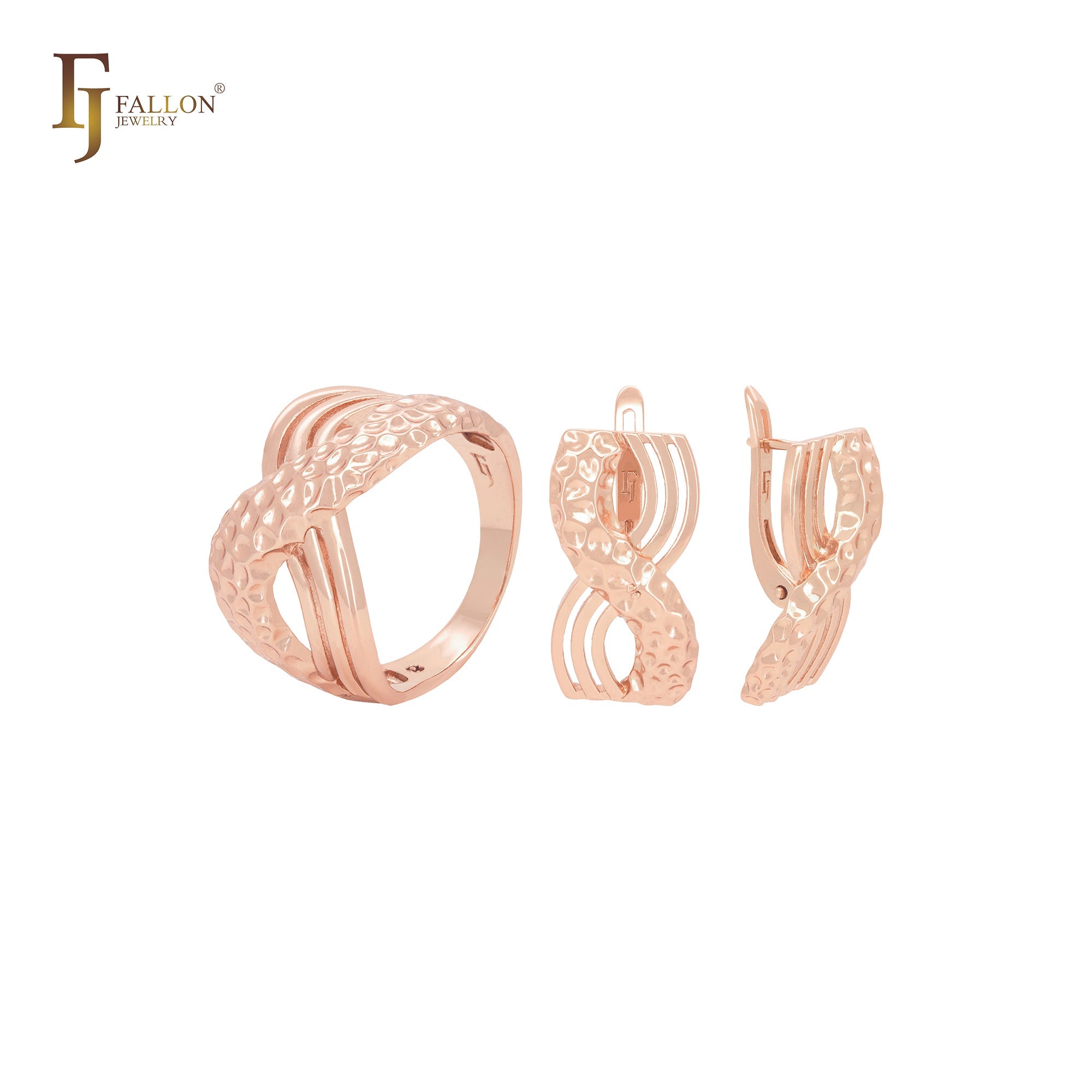 Conjunto de joyas con cruces geométricos entrelazados en oro rosa de 14 quilates y anillos