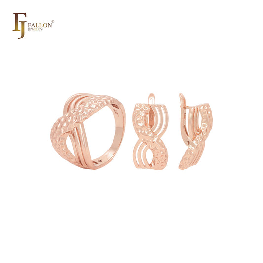 Conjunto de joyas con cruces geométricos entrelazados en oro rosa de 14 quilates y anillos