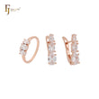 Conjunto de joyas de oro rosa con triple racimo de circonitas azul océano y anillos