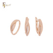 Conjunto de joias de ouro rosa com anéis e zircônias cúbicas brancas