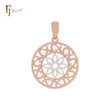 Colgante circular de dos tonos en oro rosa con filigrana de flor de ocho pétalos