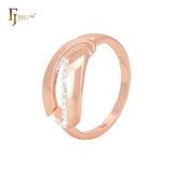 Anillos de moda de dos tonos en oro rosa con cintas entrelazadas de circonitas blancas