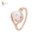 Anillos de compromiso minimalistas de oro rosa en dos tonos con perla y circonitas blancas