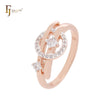 Anillos de moda bicolor en oro rosa con círculos de circonitas blancas entrelazadas y estrellas.