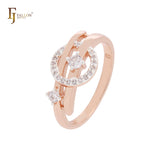 Anillos de moda bicolor en oro rosa con círculos de circonitas blancas entrelazadas y estrellas.