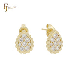Pequeños aretes pequeños de oro de 14 k con circonitas blancas redondeadas en forma de lágrima