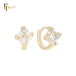 Brincos Huggies de ouro 14K com quatro zircônias brancas em formato de baguete