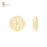 Pendientes de botón de oro de 14 quilates, oro rosa y oro blanco con textura ondulada irregular en forma de moneda.