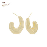 Pendientes tipo aro con forma de C, brillantes y fluidos, de oro de 14 quilates, oro rosa y oro blanco.