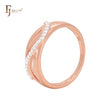 Elegante banda de circonitas blancas en oro rosa de dos tonos. Anillos de moda.