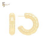 Pendientes tipo aro con forma de C de tubo redondo cuadrado mixto de talla marquesa en oro de 14 quilates, oro rosa y oro blanco.