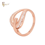 Anillos geométricos de moda en oro rosa con circonitas blancas en forma de lágrima