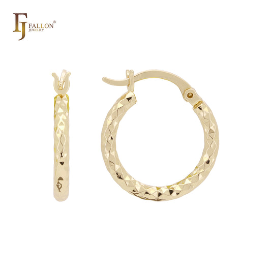 Brincos de argola em ouro 14K texturizados com losango quadrado e ouro rosa