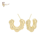 Pendientes de aro con forma de C y burbujas alternativas en oro de 14 quilates, oro rosa y oro blanco.