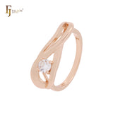 Anillos de moda de oro rosa con circonita cúbica blanca y cinta retorcida