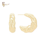 Pendientes de aro con forma de baguette retorcida en forma de C en oro de 14 quilates, oro rosa y oro blanco.