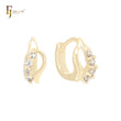 Brincos Huggies Huggie de ouro 14K com quatro zircônias cúbicas brancas