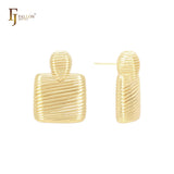 Brincos de pino com ondulações pontilhadas e quadradas em ouro 14K, ouro rosa e ouro branco