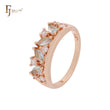 Anillos de moda en oro rosa con circonitas cúbicas blancas y azules con diseño floral