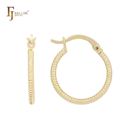 Brincos de argola em ouro 14K texturizados com corda de cobra e ouro rosa