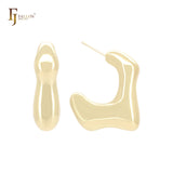 Pendientes de aro con forma de C, irregulares, brillantes y geométricos, en oro de 14 quilates, oro rosa y oro blanco.