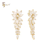 Brincos de pino Marquise com zircônias cúbicas brancas e grandes flores em cacho