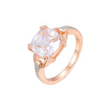 Solitario grande con piedra talla esmeralda en Oro rosa, baño en dos colores