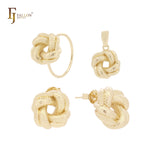 Conjunto de joyas de oro rosa de 14 quilates con nudo torcido de cuerda, aretes y colgante.