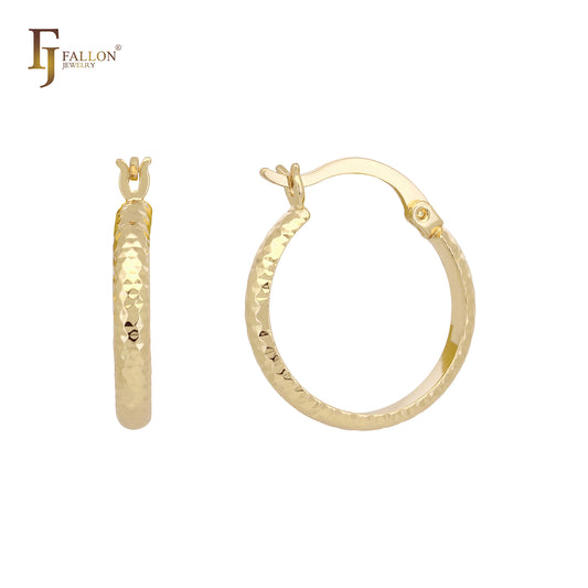 Brincos de argola em ouro 14K texturizados com losangos