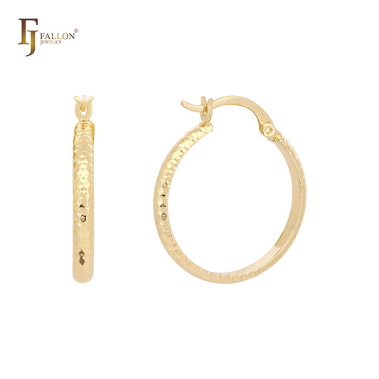 Brincos de argola em ouro 14K texturizados com losangos